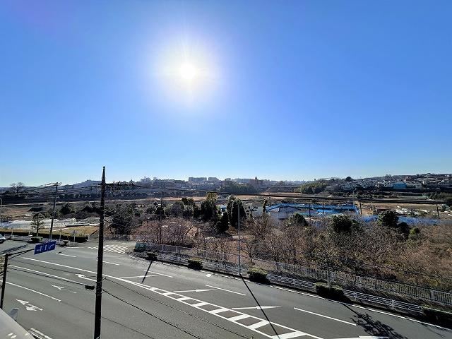 Versatile 2LDK Apartment with Renovation History - Photo 1