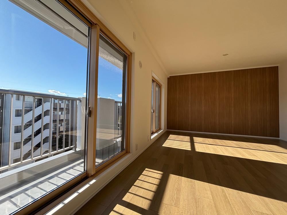 Sunny 2LDK Apartment with Renovation in Kirigaoka - Photo 1