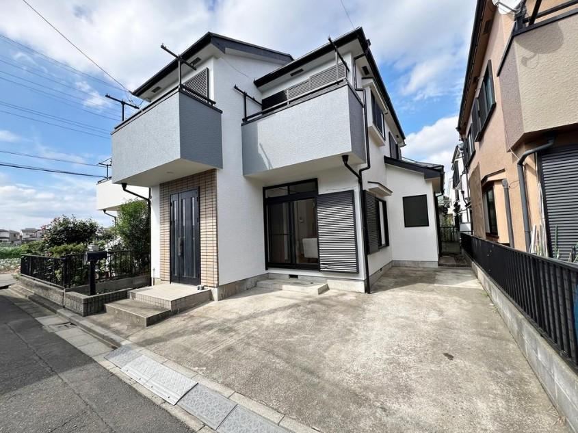 Fully Renovated 3LDK House with Spacious Rooms - Photo 1