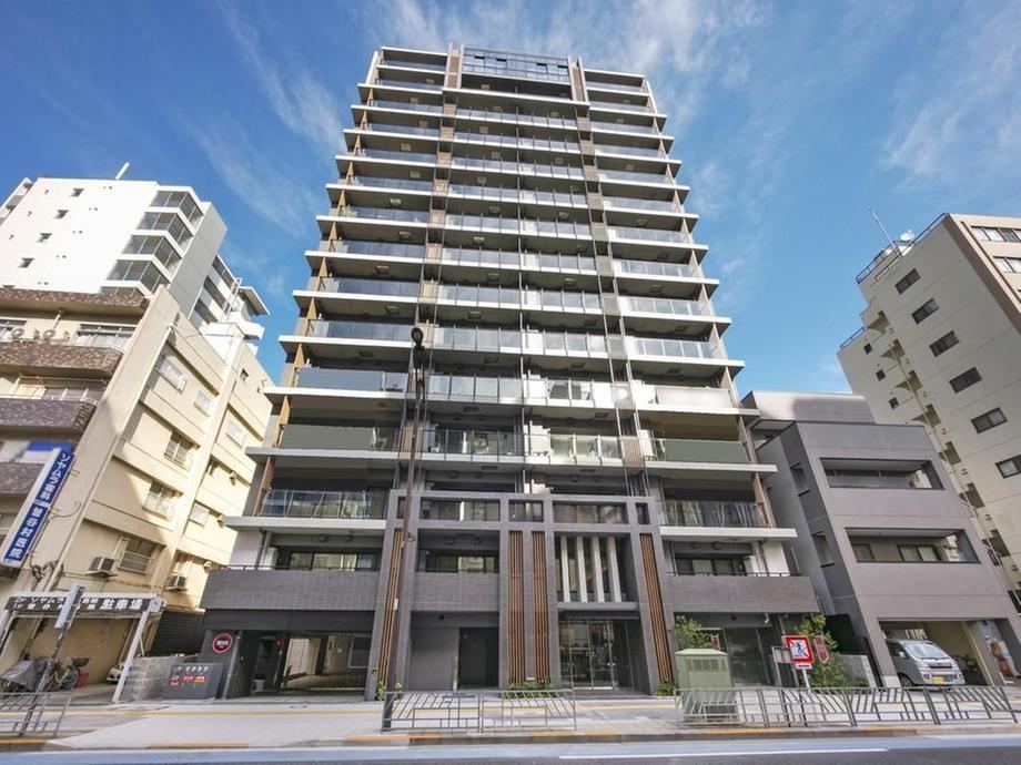 Exclusive 2LDK Apartment with Unique Balcony in Torigoe - Photo 1