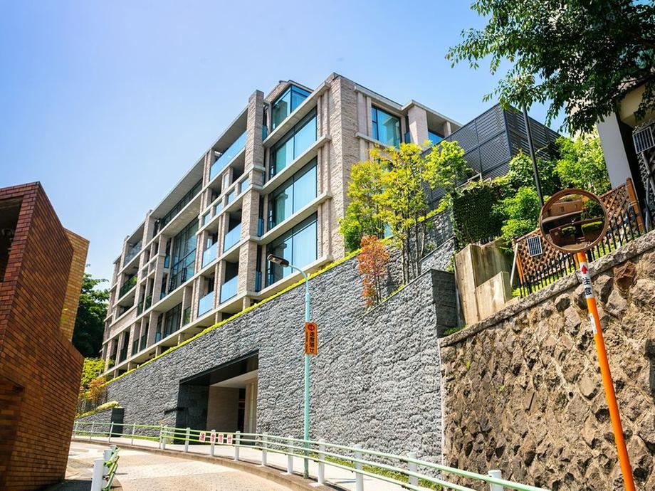2LDK apartment in Minato Ward, Tokyo - Photo 1