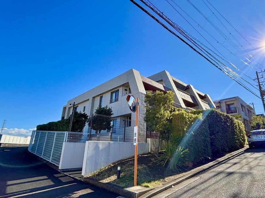 Quiet 3LDK Apartment in Shiratoridai - Photo 1