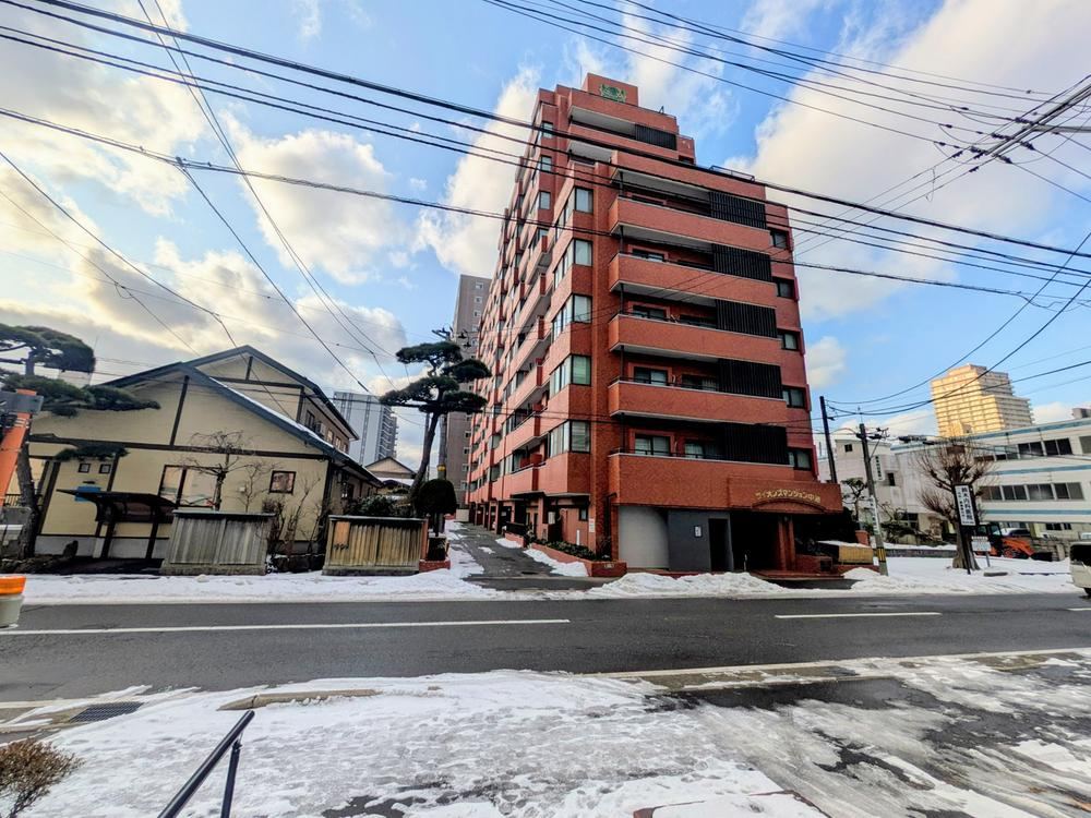 Convenient 3LDK Apartment in Nakadori, Akita - Photo 1