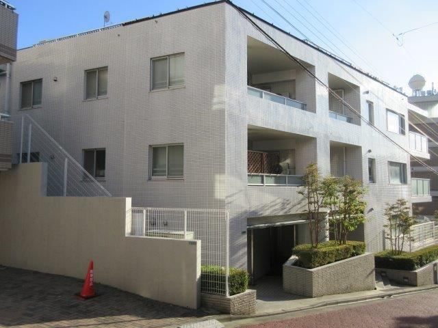 Charming 2LDK Detached House in Meguro - Photo 1