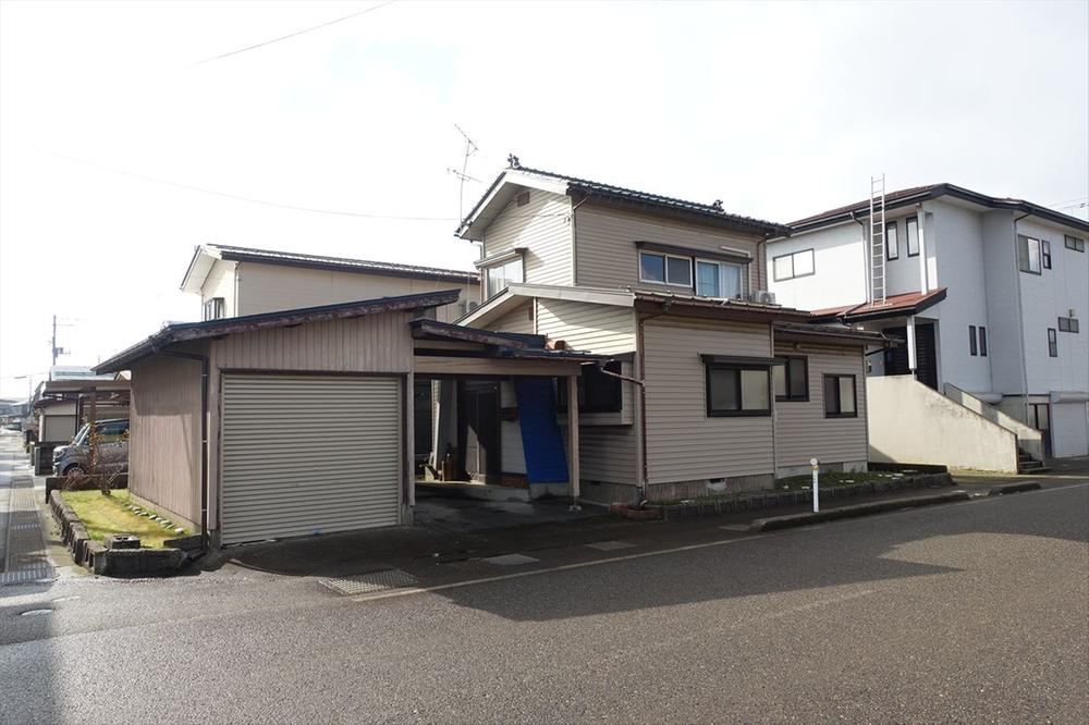 4DK House in Convenient Area of Anya - Photo 1