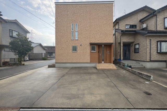 Newly Built 3LDK Detached House with Carport in Fujimimachi, Niigata - Photo 1