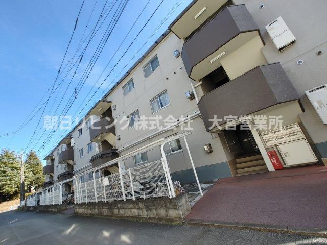 Renovated 1LDK Apartment in Ageo - Photo 1