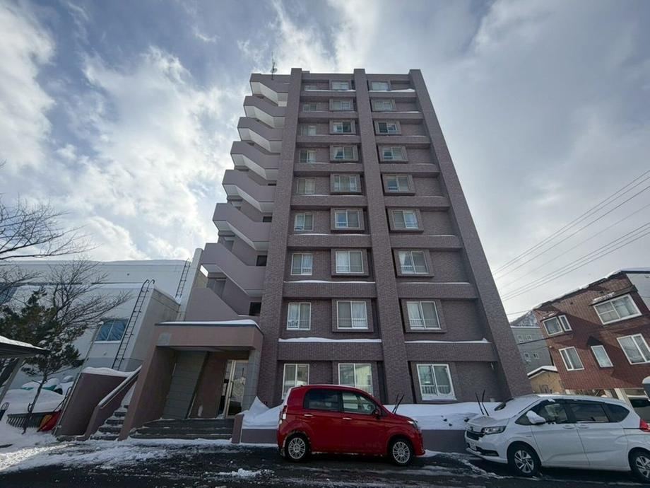 Spacious 4LDK Apartment in Nishi, Sapporo - Photo 1