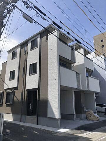 Comfortable 3LDK House with Multiple Balconies - Photo 1