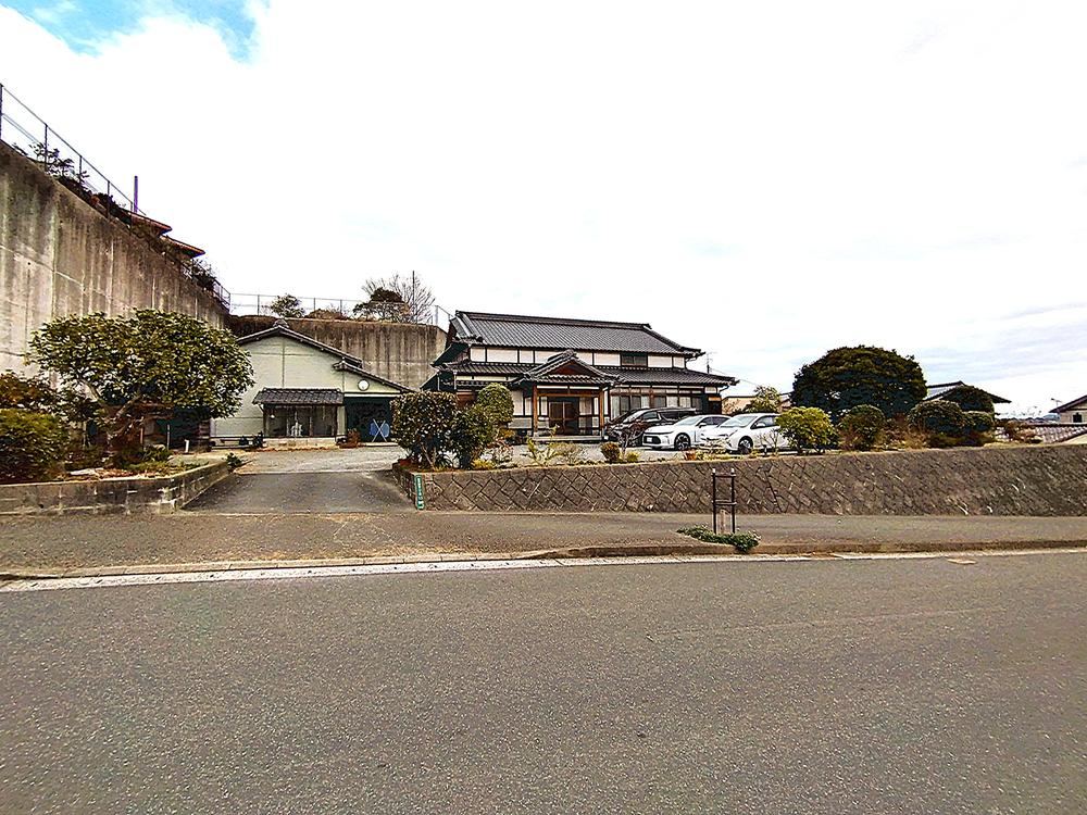Spacious Single-Story House in Itoshima - Photo 1
