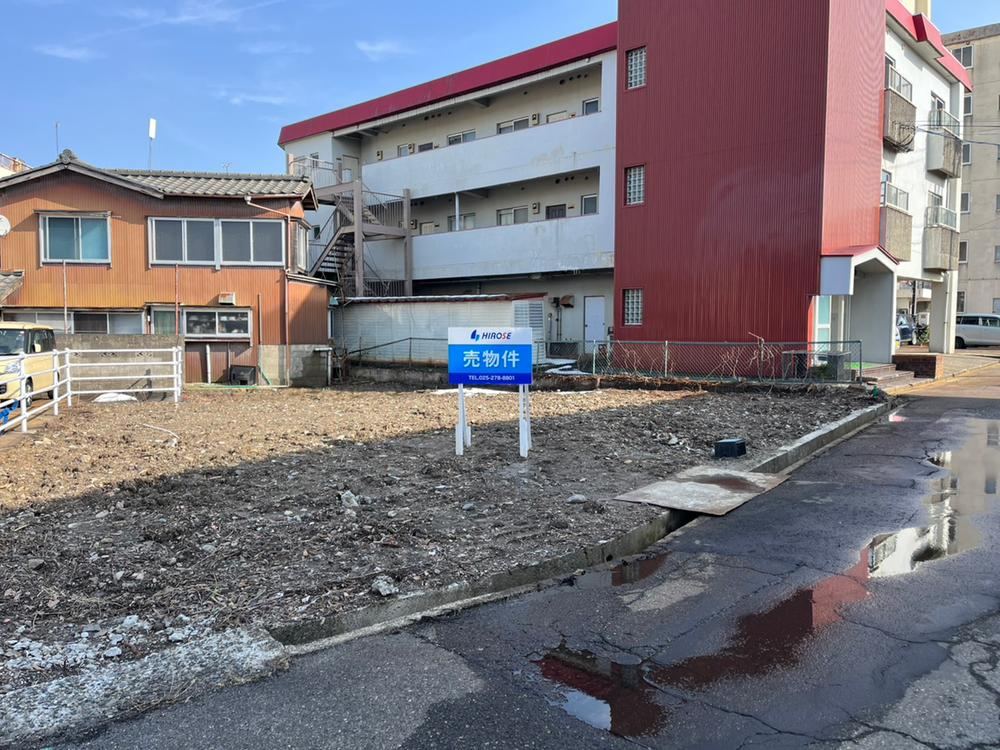 Quiet Residential Area Near Niitsu Library - Photo 1