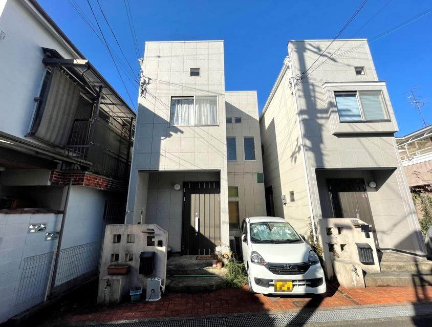 3LDK house in Katano, Osaka - Photo 1