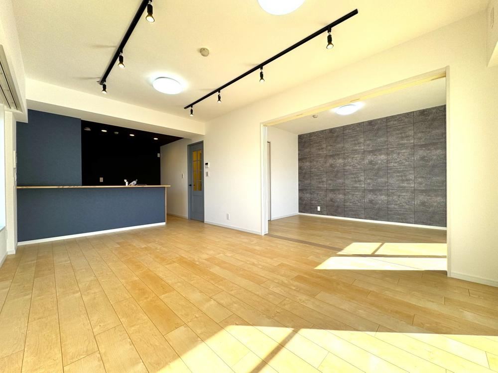 Stylish 4LDK Apartment with Rooftop Terrace - Photo 1