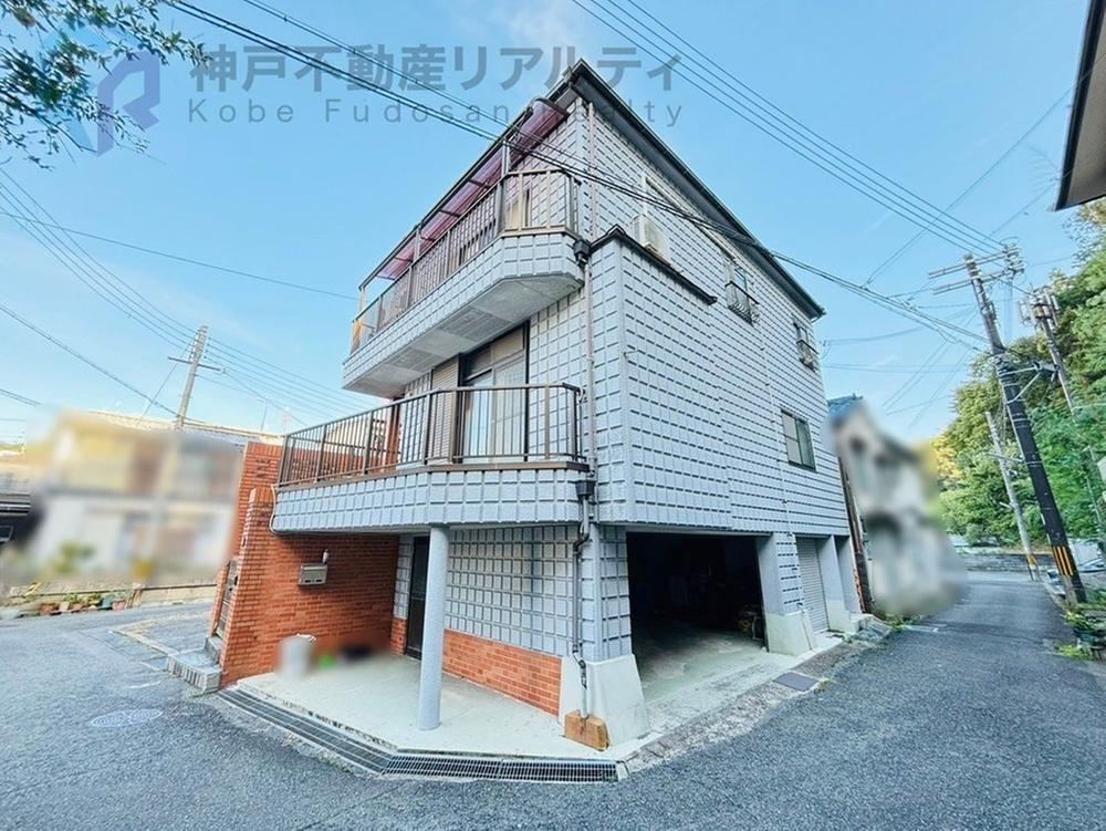 4LDK house in Suma Ward, Kobe, Hyogo - Photo 1