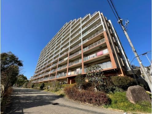 Stunning 3LDK Apartment with Park View - Photo 1