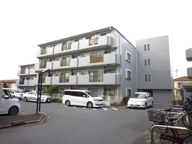 Sunny Top Floor 3DK Apartment - Photo 1