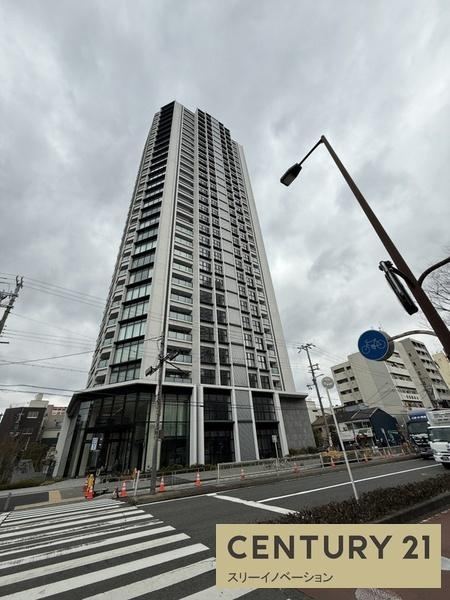 2LDK apartment in Minato Ward, Osaka - Photo 1