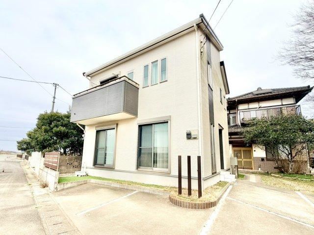 Family-Friendly 3LDK Home with Solar Power in Asahi - Photo 1