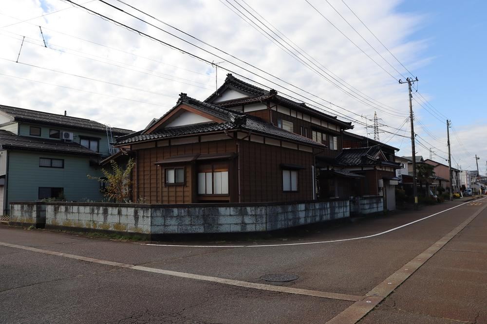 Spacious 7DK House in Miku City - Photo 1