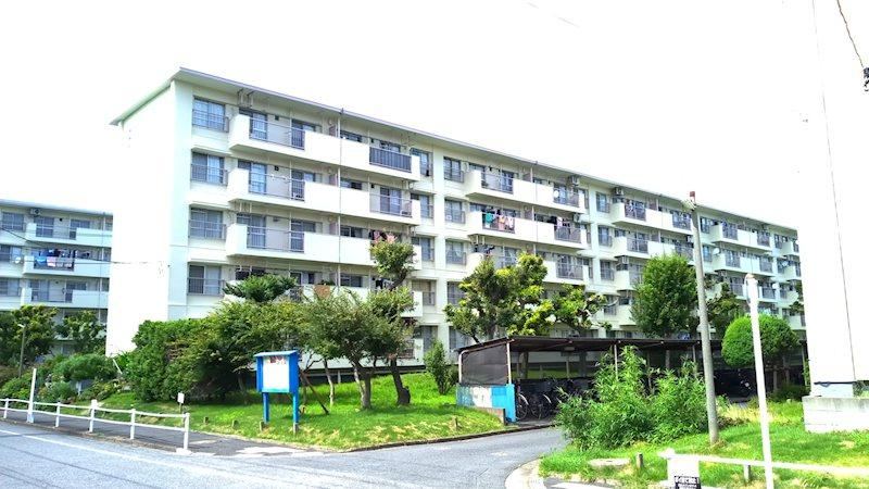 Affordable 2LDK Apartment in Yashio - Photo 1