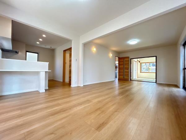 Bright 5LDK Home Near Oshibutani Station - Photo 1