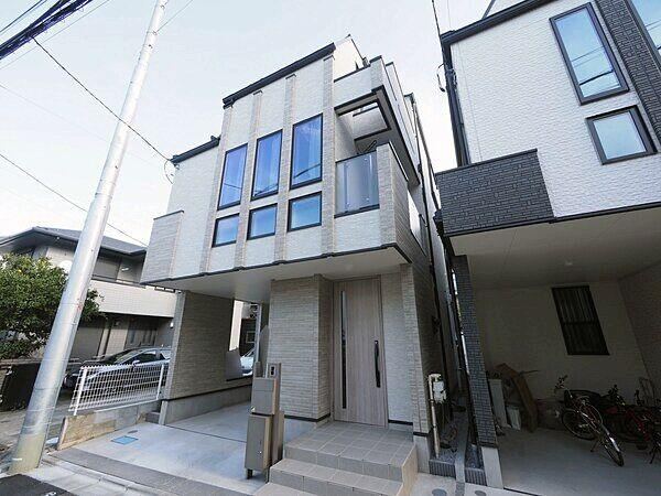 Modern 2LDK Home with Parking and System Kitchen - Photo 1