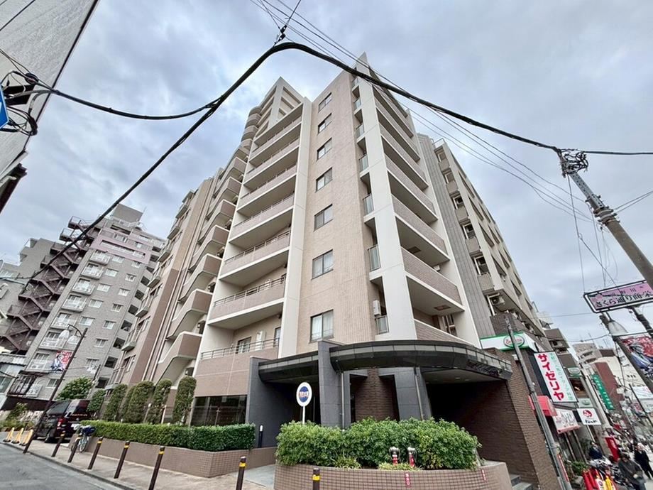 Renovated 3LDK Apartment Just 2 Minutes from Itabashi Station - Photo 1
