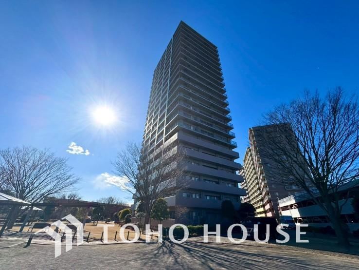 Luxurious 4LDK Corner Apartment in Inzai - Photo 1