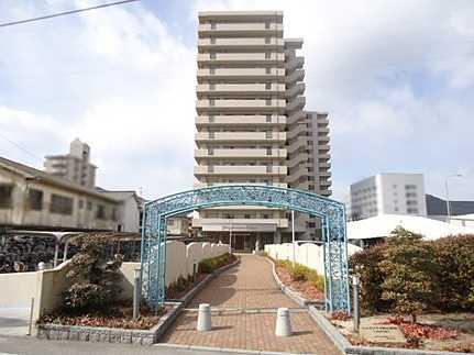 4LDK apartment in Kure, Hiroshima - Photo 1