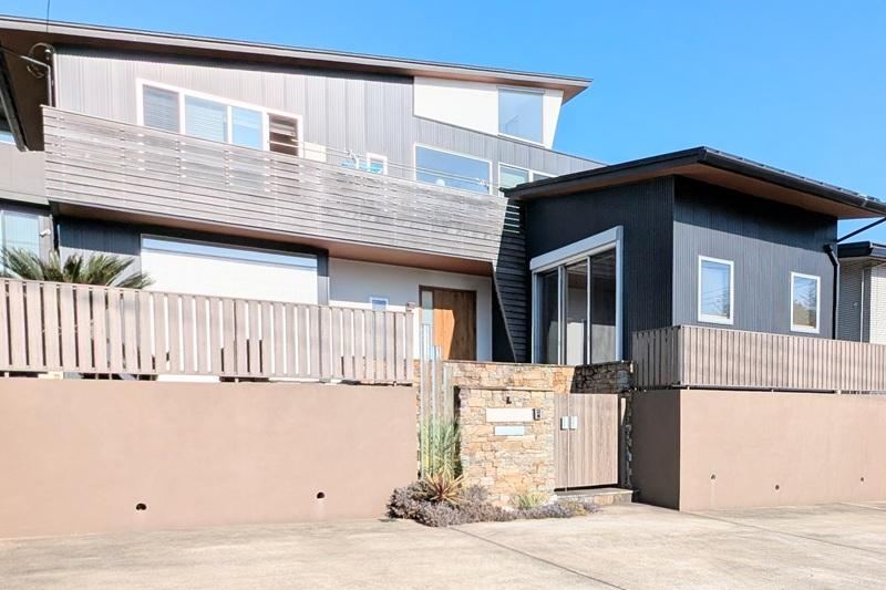 Modern 3SLDK Home with Solar Panels - Photo 1