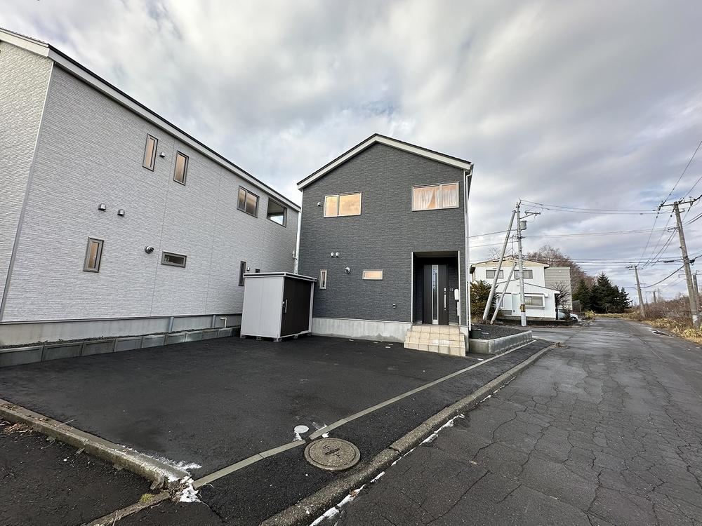 Seismic-Resistant 4LDK House in Chitose - Photo 1