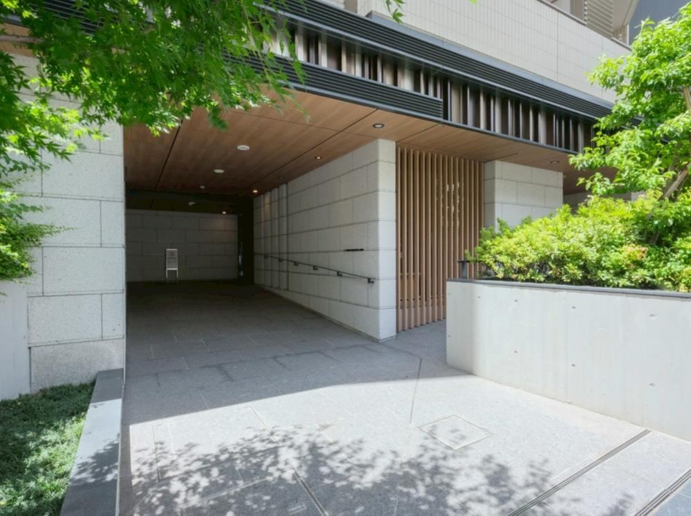 2LDK apartment in Shinjuku Ward, Tokyo - Photo 1