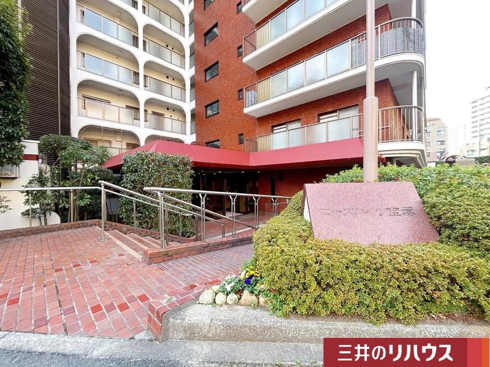 3LDK apartment in Takarazuka, Hyogo - Photo 1