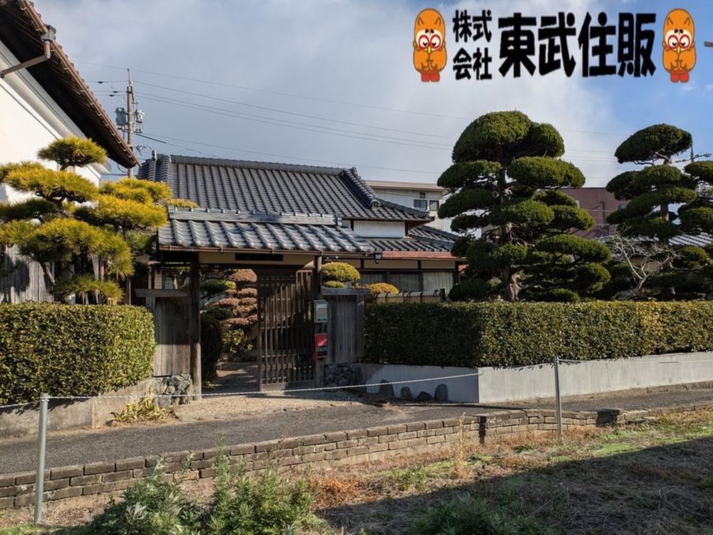 Traditional-Style House with Rental Properties - Photo 1