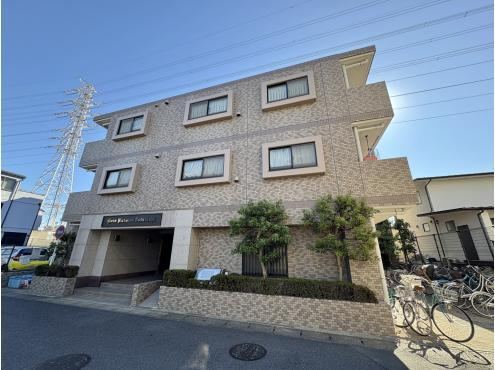 Sunny 3LDK Corner Apartment in Saitama - Photo 1