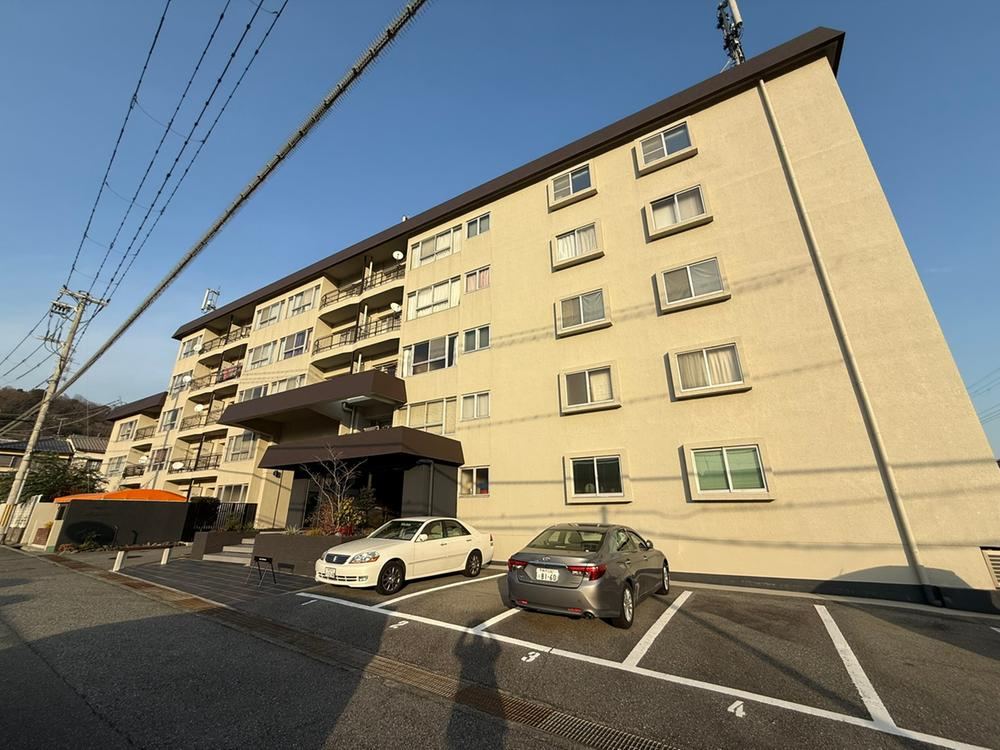 5LDK apartment in Takarazuka, Hyogo - Photo 1