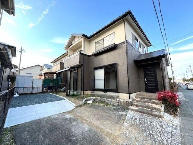 Renovated Corner Lot Home with Loft in Kamishin-ya - Photo 1