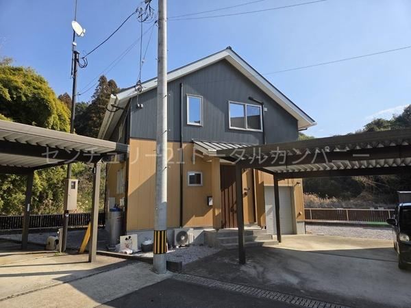 Well-Maintained 4LDK House with Solar Power - Photo 1