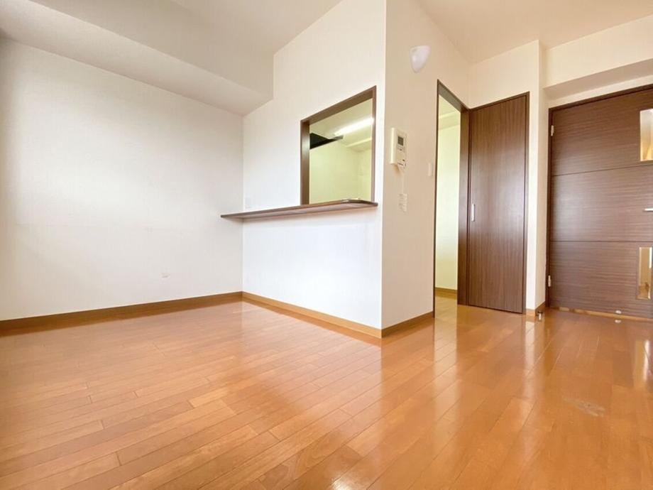 Top Floor 2DK Apartment with Renovations and Pet-Friendly - Photo 1