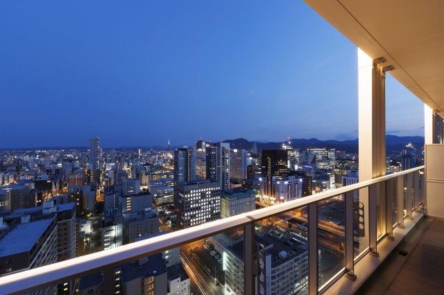 High-End 3LDK Penthouse with Stunning Views - Photo 1