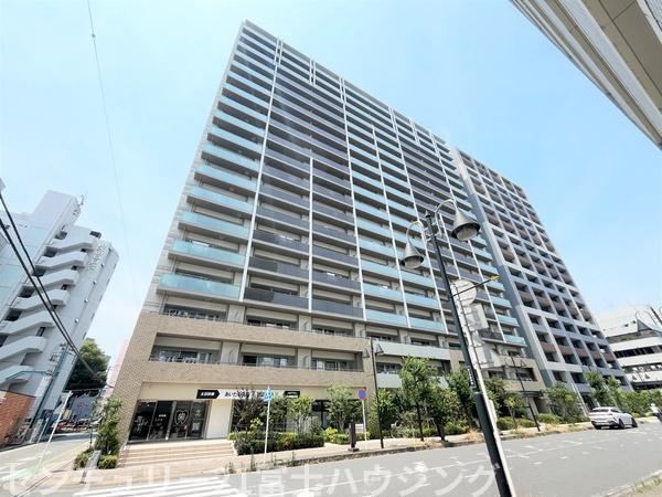 Attractive 3LDK Apartment with Great Views - Photo 1