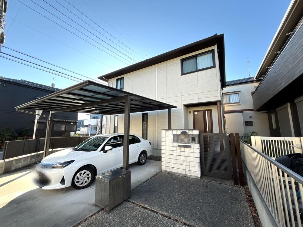 Custom-Built 3LDK Home on Southeast Corner Lot - Photo 1