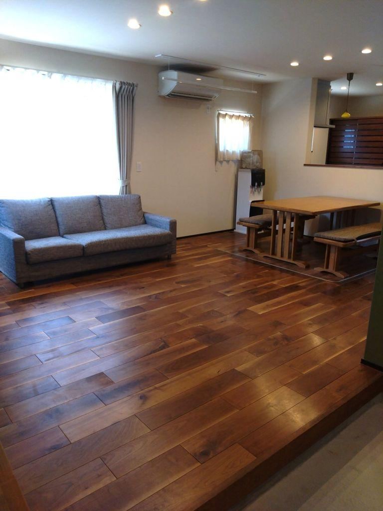 Modern 3LDK Home with Natural Materials in Hofu - Photo 1