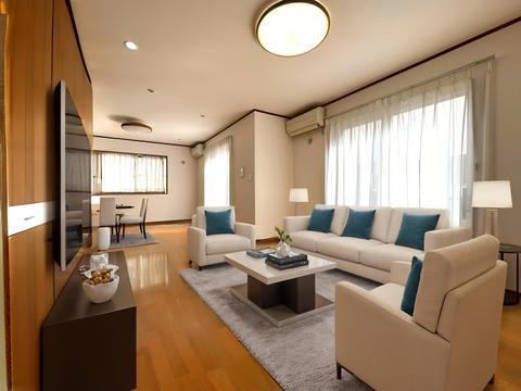 Spacious Home with Large Garden and Parking - Photo 1