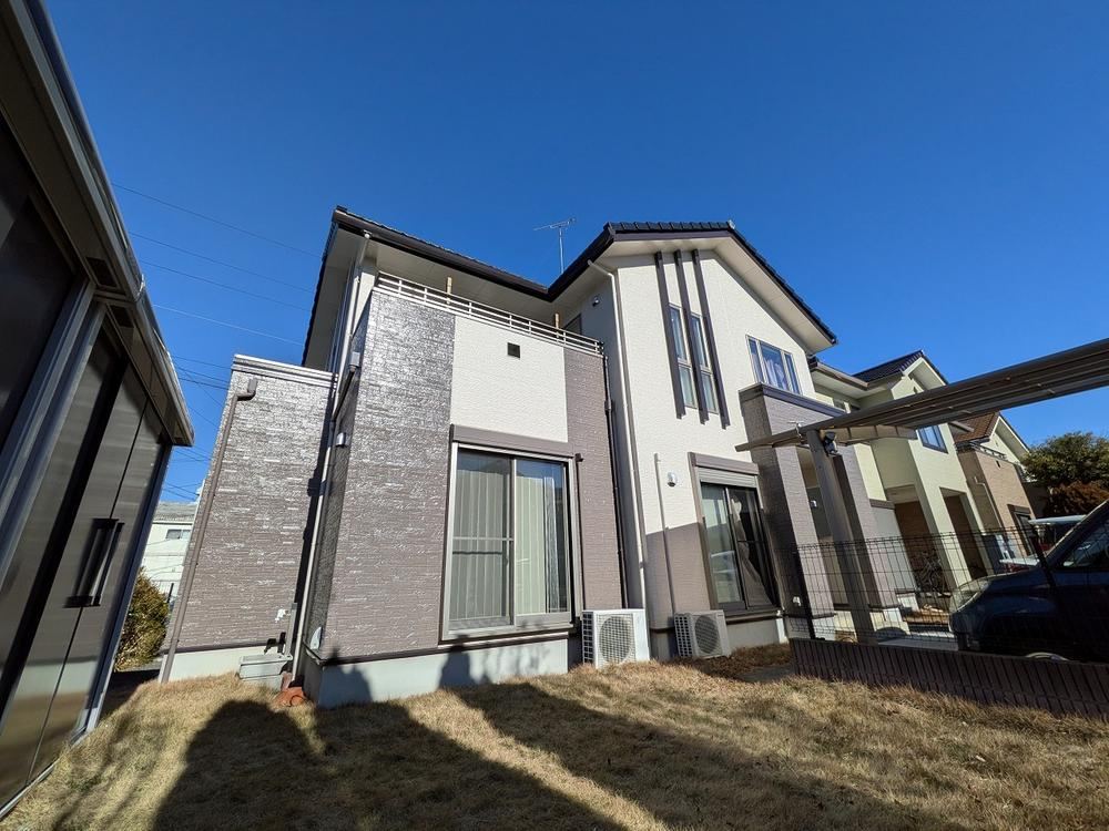 Bright 3-Way Access Detached House - Photo 1