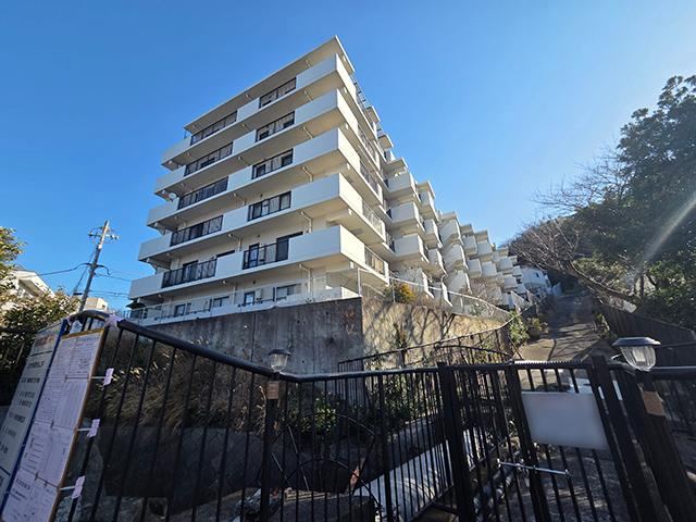 Bright 4LDK Corner Apartment in Yokosuka - Photo 1