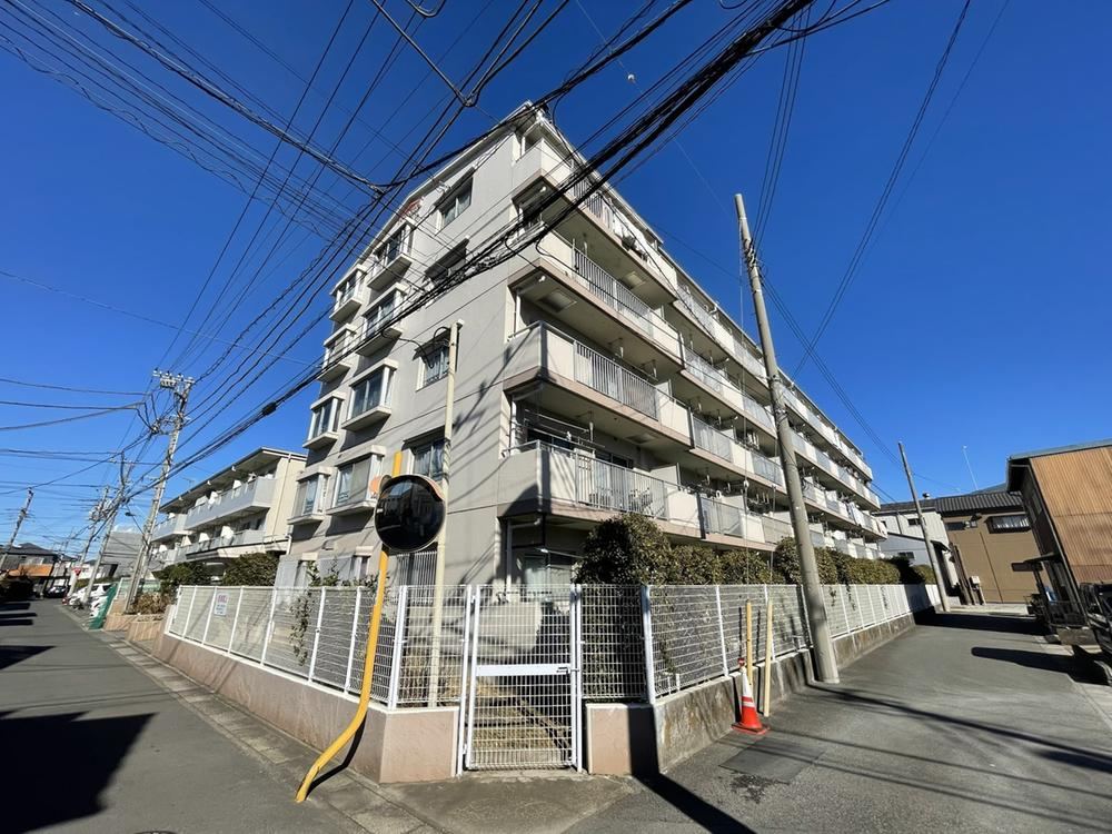 Recently Renovated 2SLDK Apartment with Southern Exposure - Photo 1