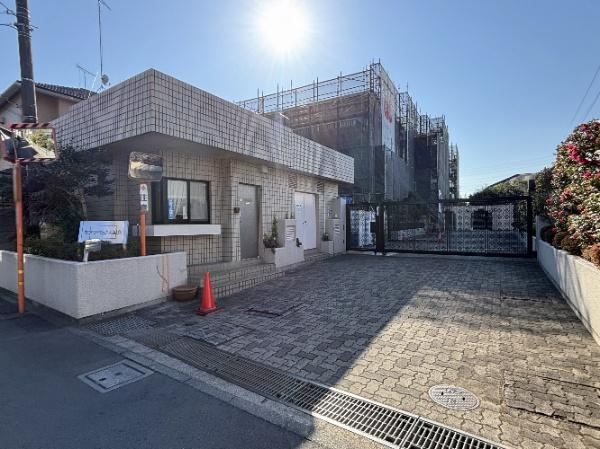 Sunny 2LDK+S Apartment in Hiyoshicho - Photo 1