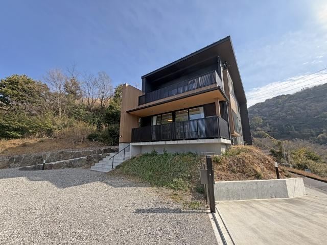 Stunning 4LDK Home with Ocean View and Onsen - Photo 1