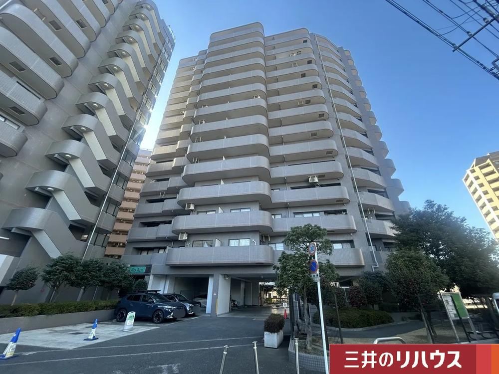Bright 3LDK Apartment in Ageo - Photo 1